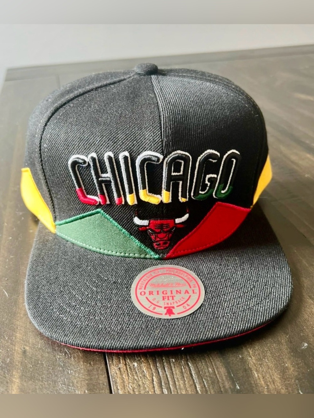 Men's Mitchell & Ness Chicago
Bulls Black History Month (BHM)
Crown Snapback Hat